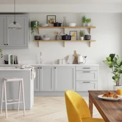 Dulux Easycare White Mist Matt Emulsion Paint, 5L -Trade Point dulux easycare white mist matt emulsion paint 5l5010212647912 05i bq