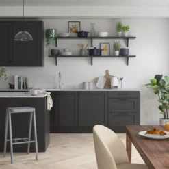 Dulux Pure Brilliant White Matt Emulsion Paint, 5L -Trade Point dulux pure brilliant white matt emulsion paint 5l5010212427750 05i bq