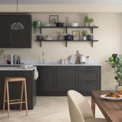 Dulux Trade Magnolia Super Matt Emulsion Paint, 5L -Trade Point dulux trade magnolia super matt emulsion paint 5l5010212011157 05i bq