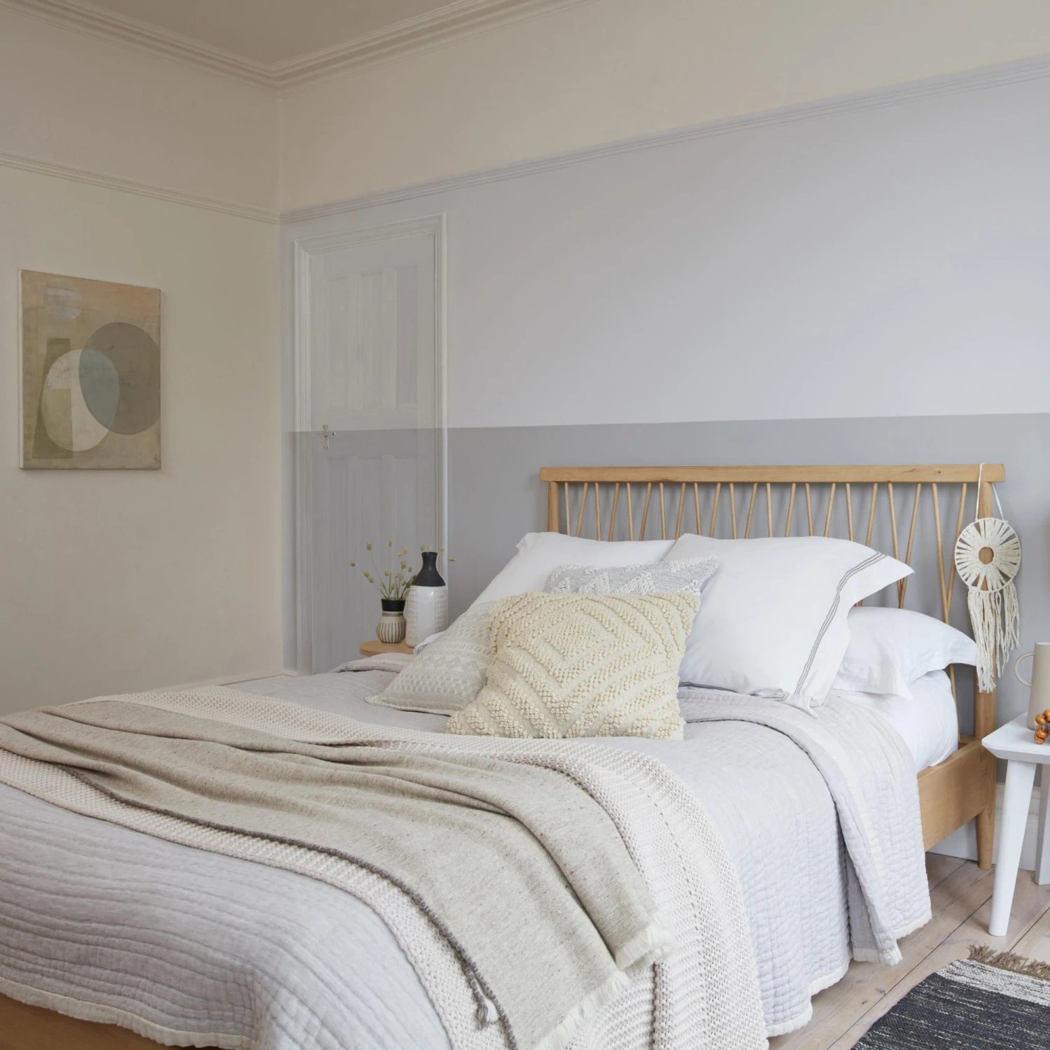 Dulux Walls & Ceilings Polished Pebble Silk Emulsion Paint, 5L 4 Dulux Walls & Ceilings Polished Pebble Silk Emulsion Paint, 5L - Image 4