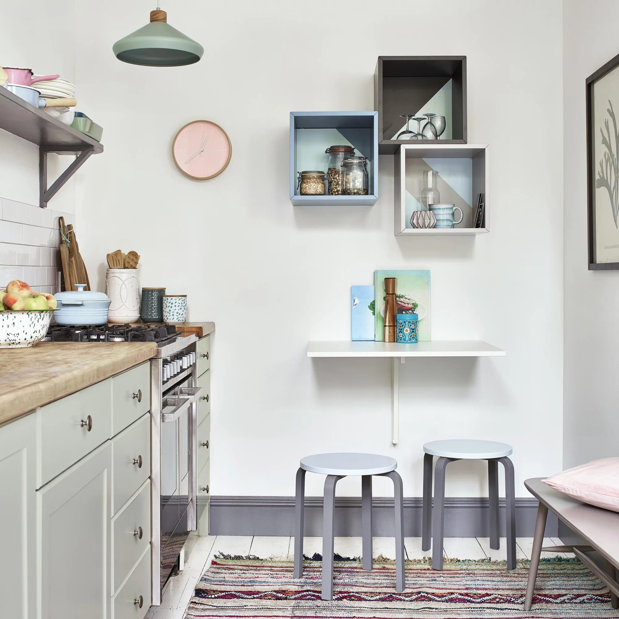 Dulux Walls & Ceilings White Cotton Matt Emulsion Paint, 2.5L 4 Dulux Walls & Ceilings White Cotton Matt Emulsion Paint, 2.5L - Image 4