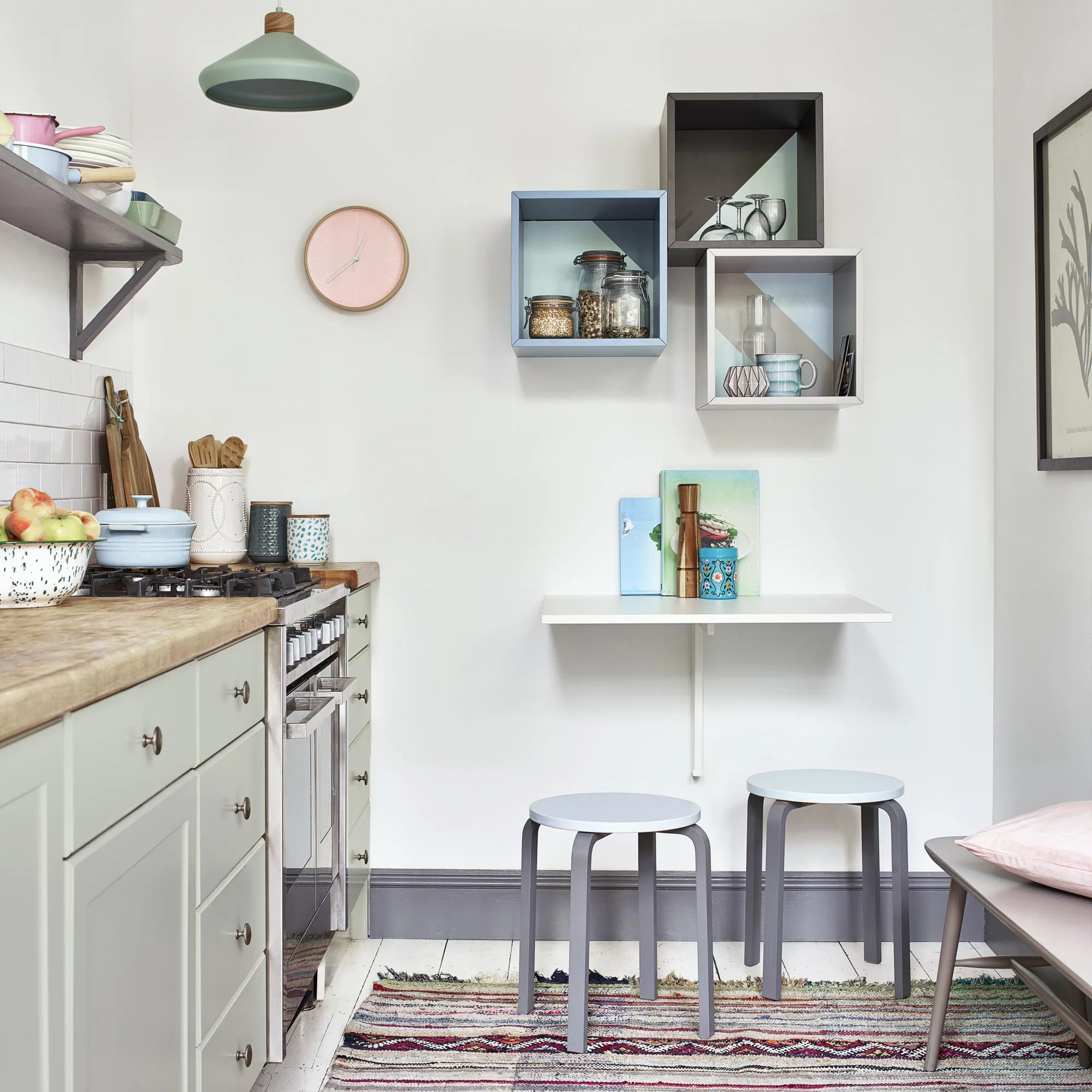 Dulux Walls & Ceilings White Cotton Silk Emulsion Paint, 2.5L 4 Dulux Walls & Ceilings White Cotton Silk Emulsion Paint, 2.5L - Image 4