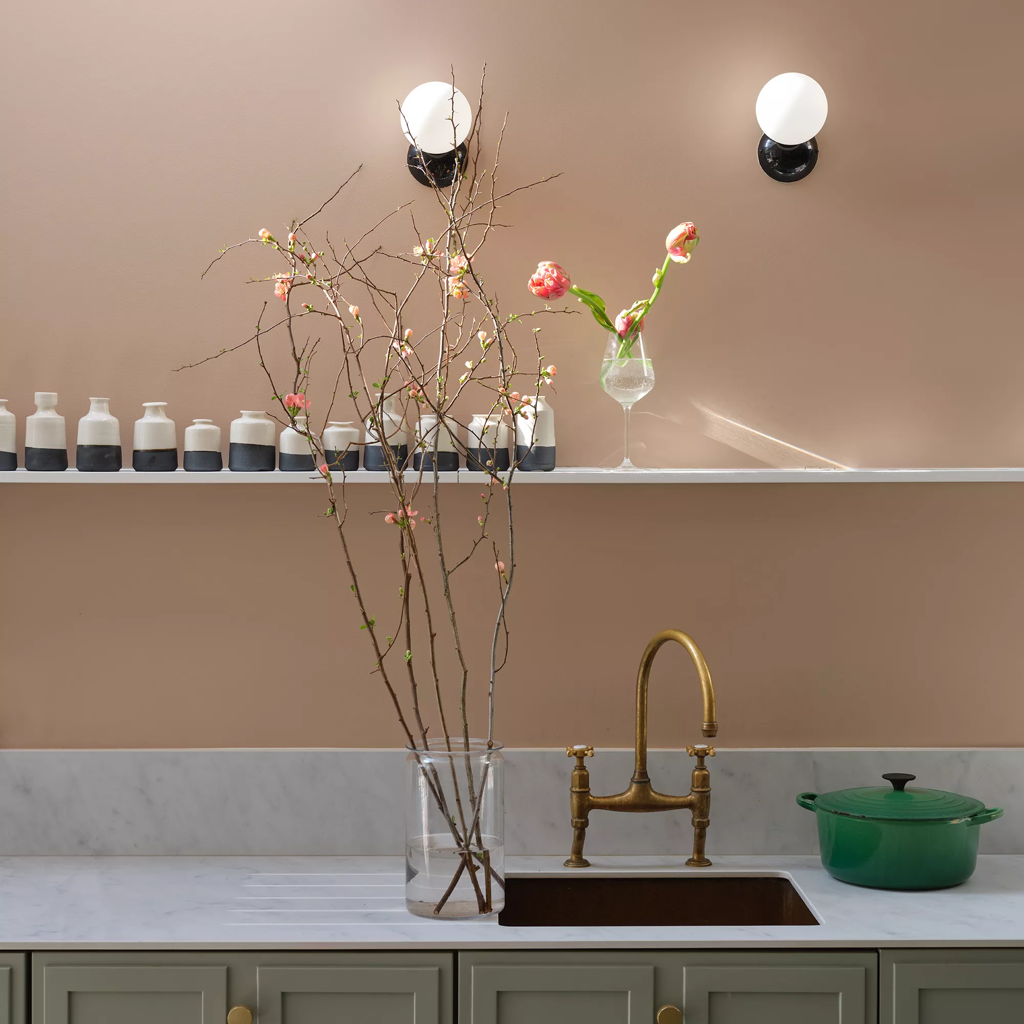 Farrow & Ball Estate Templeton Pink No.303 Eggshell Paint, 2.5L 4 Farrow & Ball Estate Templeton Pink No.303 Eggshell Paint, 2.5L - Image 4