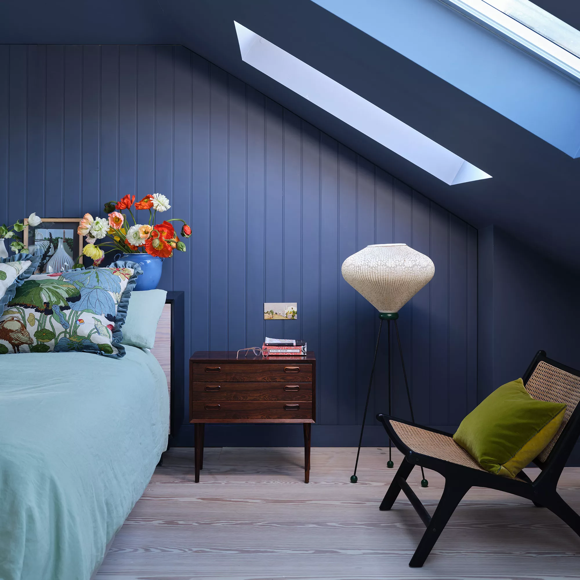 Farrow & Ball Estate Wine Dark No.308 Eggshell Paint, 750ml 4 Farrow & Ball Estate Wine Dark No.308 Eggshell Paint, 750ml - Image 4