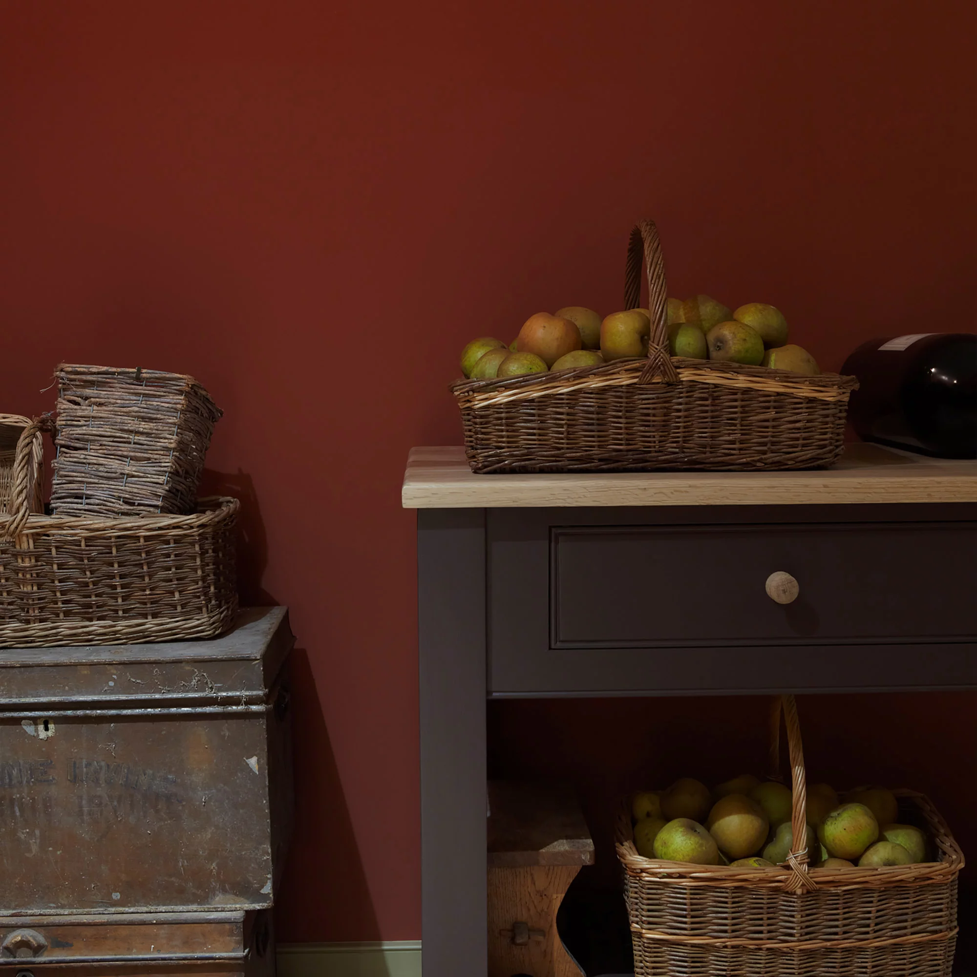 Farrow & Ball Modern Picture Gallery Red No.42 Eggshell Paint, 750ml 4 Farrow & Ball Modern Picture Gallery Red No.42 Eggshell Paint, 750ml - Image 4