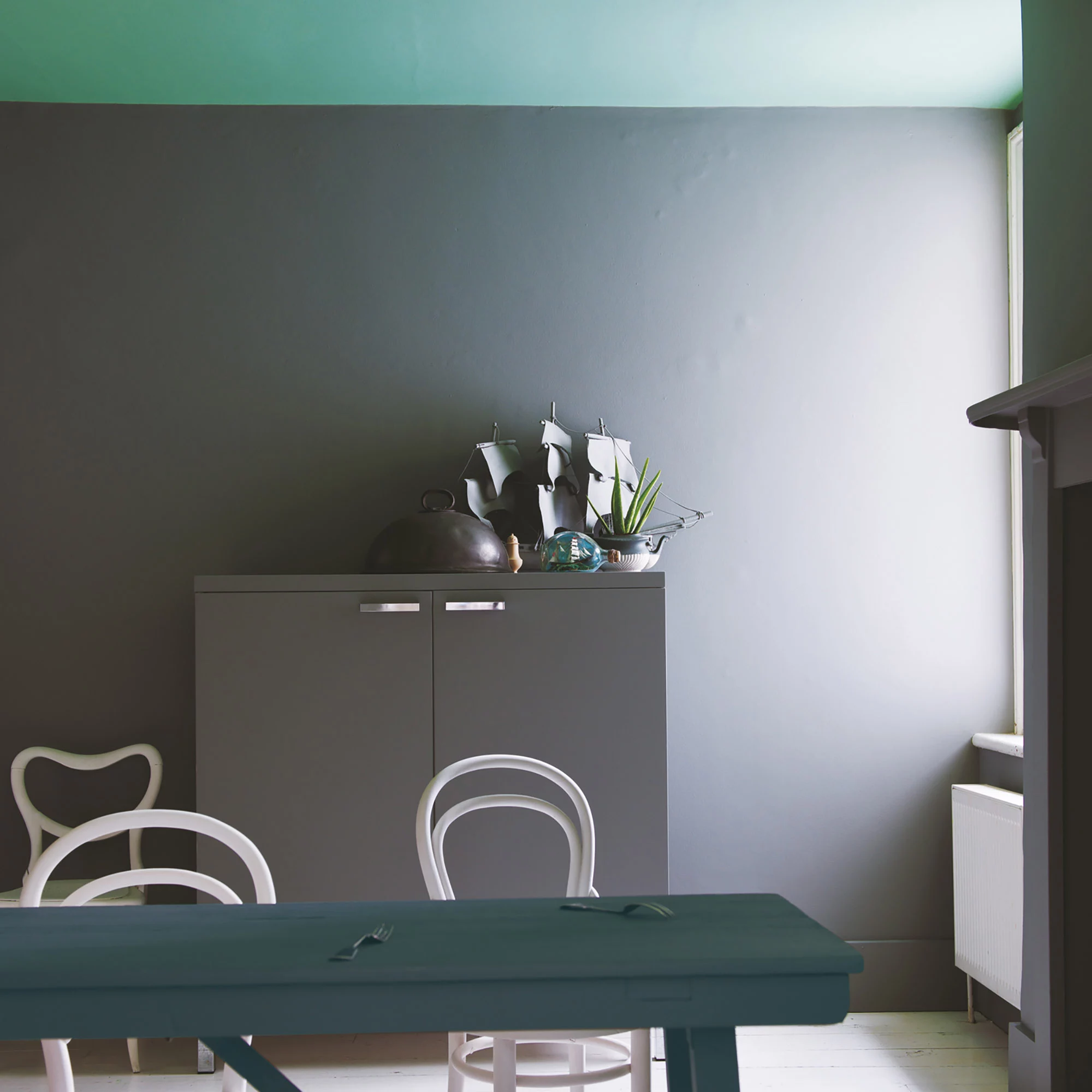 Farrow & Ball Modern Plummett No.272 Eggshell Paint, 750ml 4 Farrow & Ball Modern Plummett No.272 Eggshell Paint, 750ml - Image 4