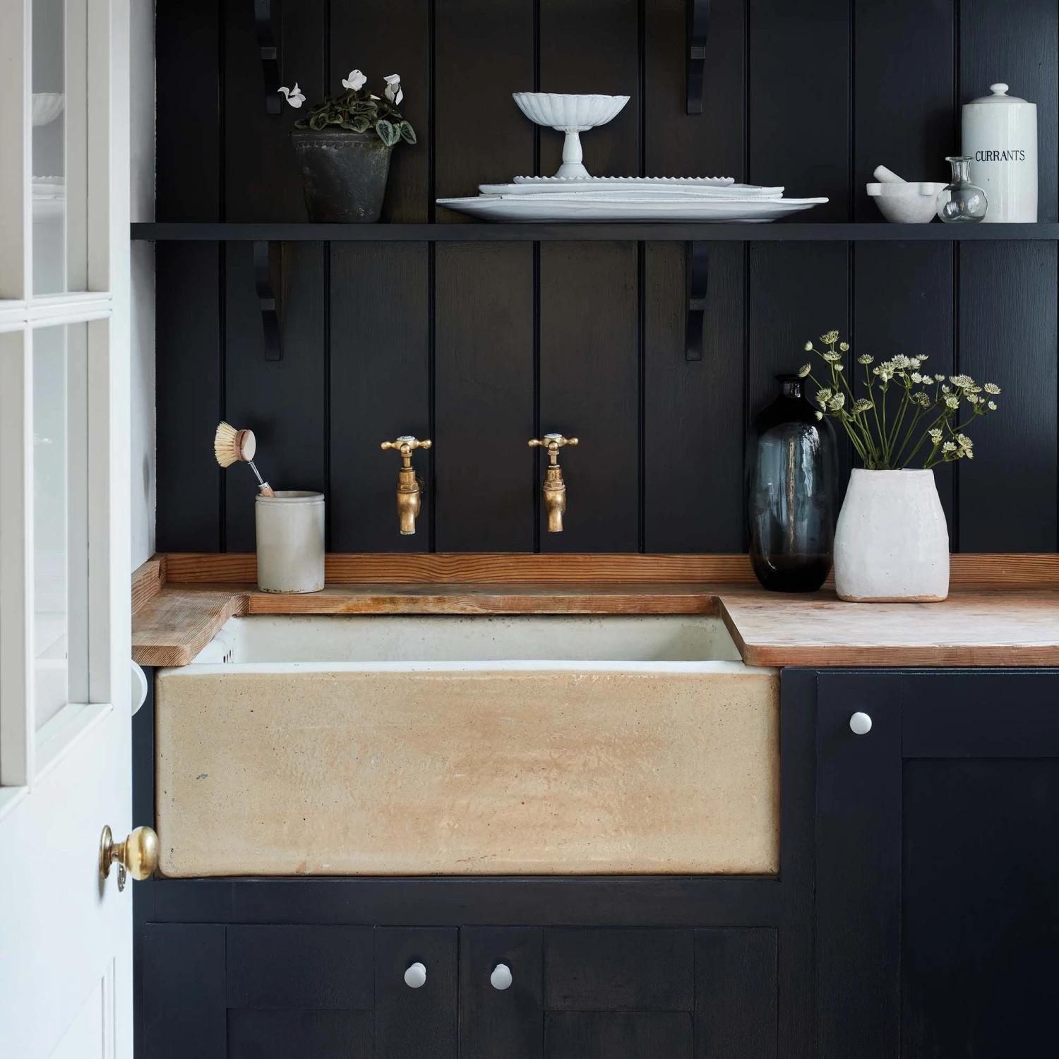 Farrow & Ball Modern Railings No.31 Eggshell Paint, 2.5L 4 Farrow & Ball Modern Railings No.31 Eggshell Paint, 2.5L - Image 4