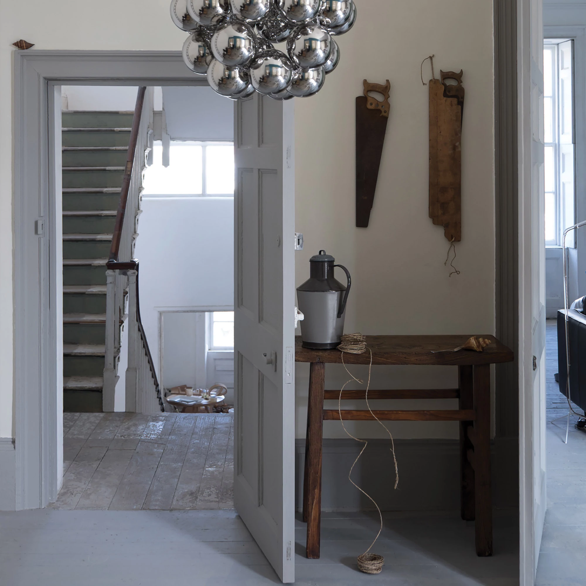 Farrow & Ball Modern Shadow White No.282 Eggshell Paint, 750ml 4 Farrow & Ball Modern Shadow White No.282 Eggshell Paint, 750ml - Image 4