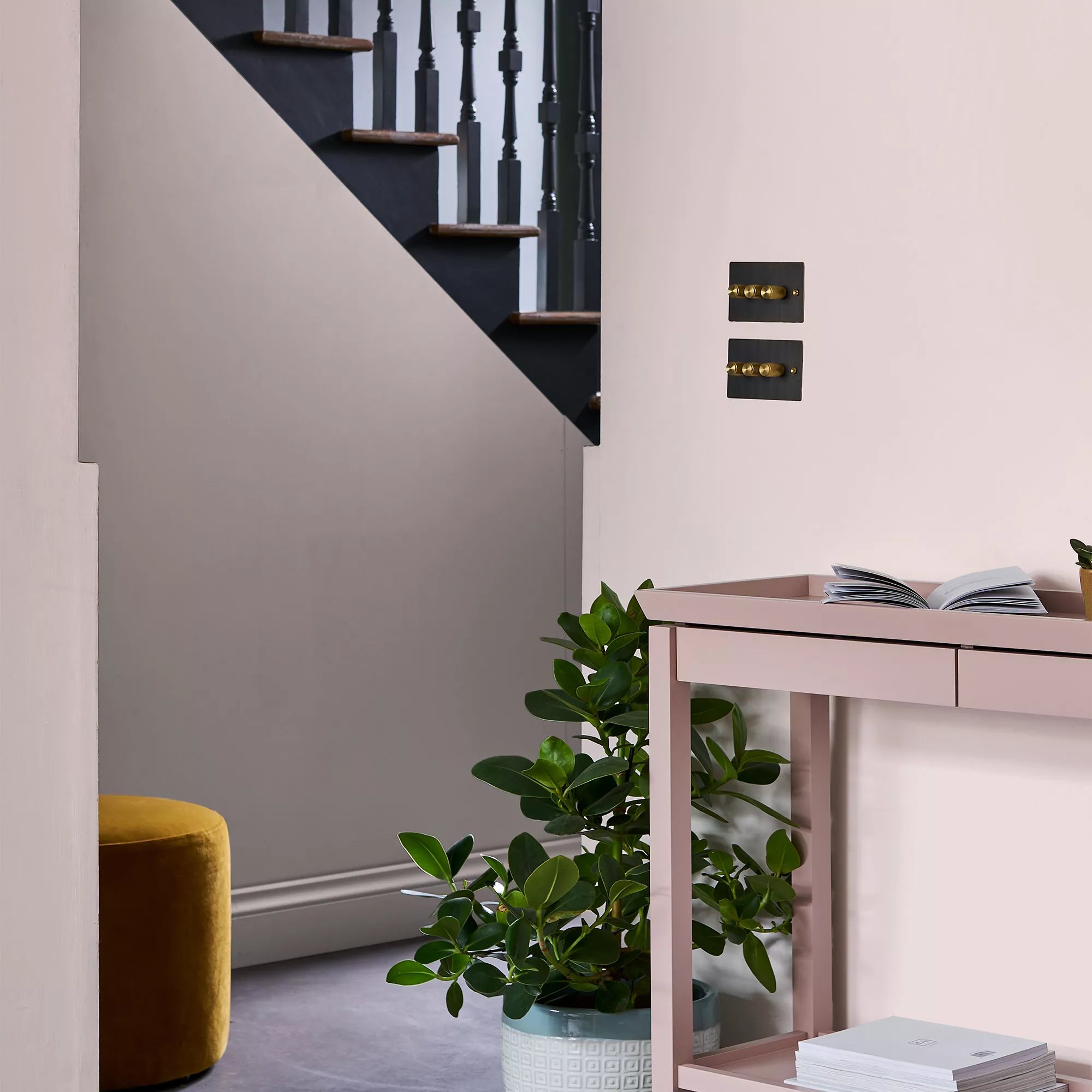 Laura Ashley Pale Blush Eggshell Emulsion Paint, 750ml 3 Laura Ashley Pale Blush Eggshell Emulsion Paint, 750ml - Image 3