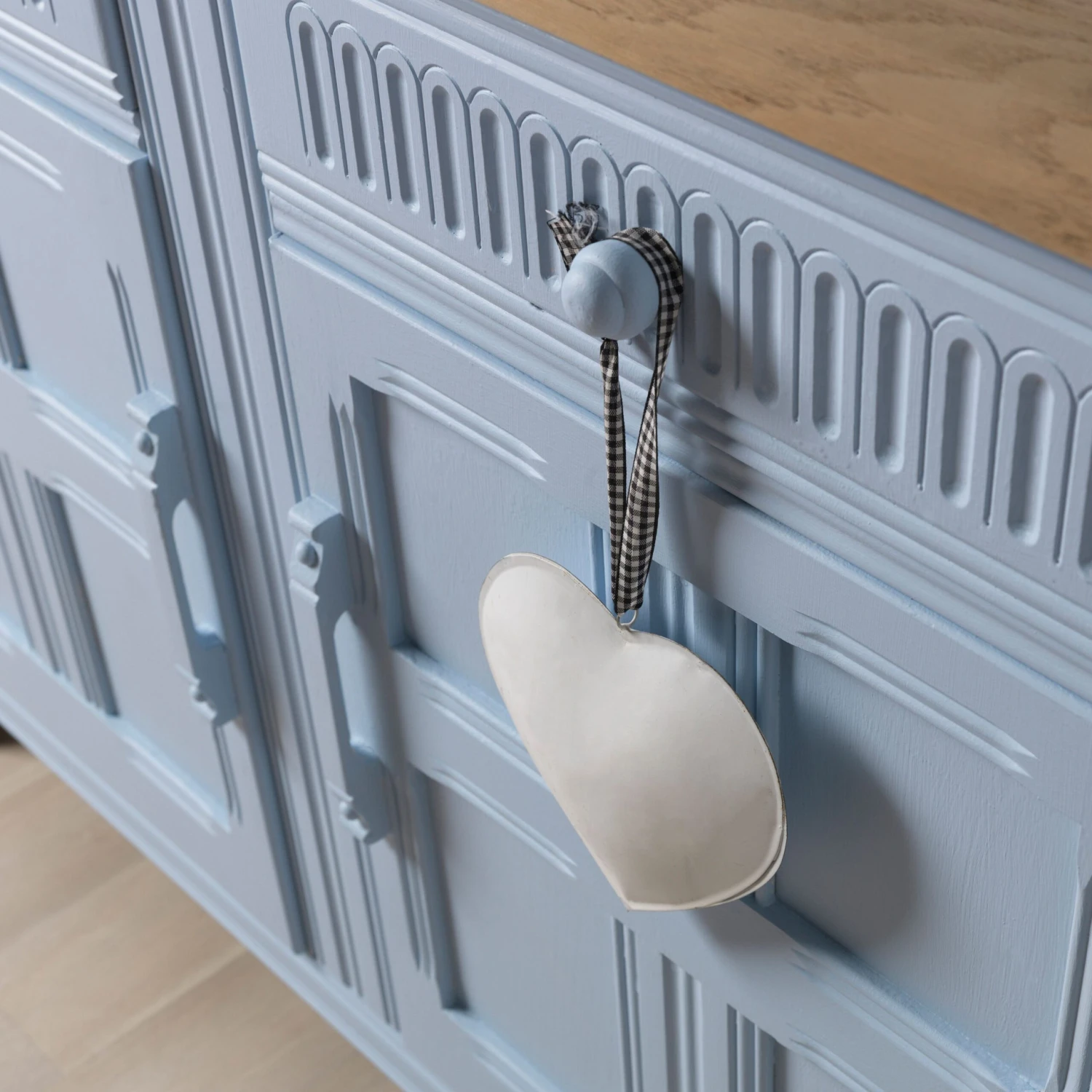 Rust-Oleum Powder Blue Matt Chalky Effect Multi-surface Spray Paint, 400ml 4 Rust-Oleum Powder Blue Matt Chalky Effect Multi-surface Spray Paint, 400ml - Image 4