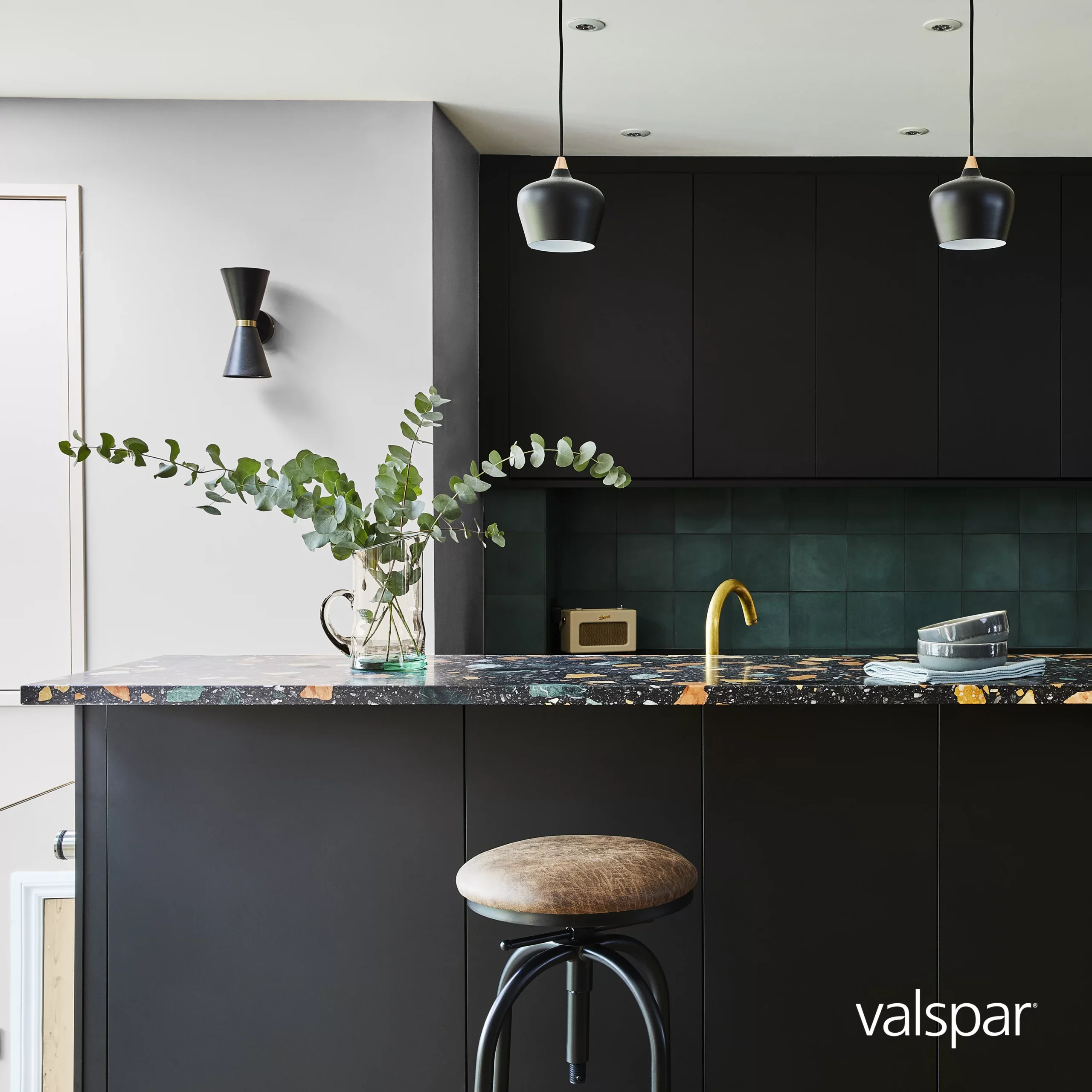 Valspar Premium Kitchen & Bathroom Pure Brilliant White Soft Sheen Emulsion Paint, 2.5L 6 Valspar Premium Kitchen & Bathroom Pure Brilliant White Soft Sheen Emulsion Paint, 2.5L - Image 6