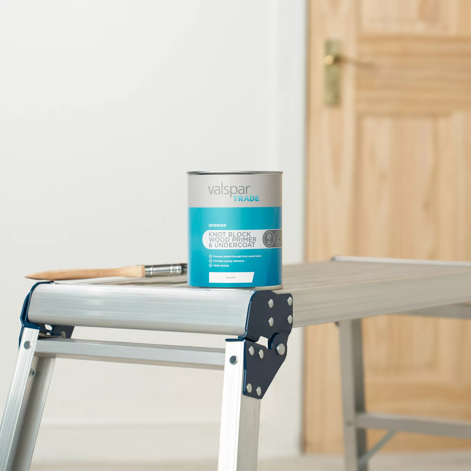 Valspar Trade Knot Block White Matt Wood Primer, 2.5L 2 Valspar Trade Knot Block White Matt Wood Primer, 2.5L - Image 2